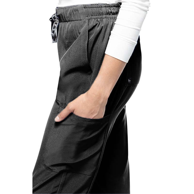 Pantalón recto clínico negro Tasha & Me para mujer.