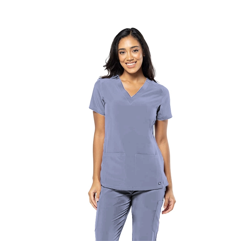 Blusa médica cuello en V color azul lavanda de Tasha & Me para mujer